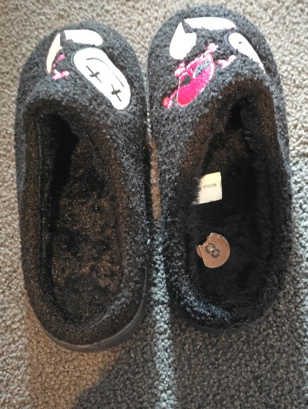 Black Women's Slip-On Fuzzy Slippers with Pink Heart & Skull Motif - Picture 3 of 4